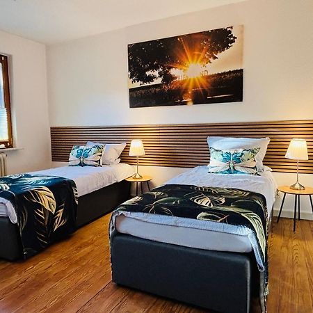 Workers Lodge Fuer 4-14 Pers, Parkplatz, Wlan, Einzelbetten Gundersheim Buitenkant foto